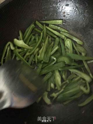 青椒牛肉的做法步骤：3