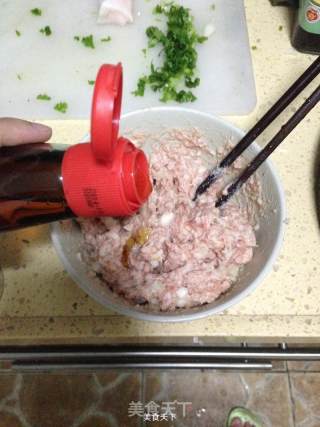 鲜肉马蹄云吞的做法步骤：4