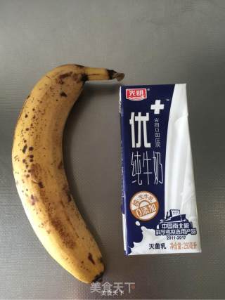 香蕉奶昔的做法步骤：1