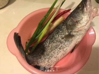 清蒸鱼的做法步骤：1