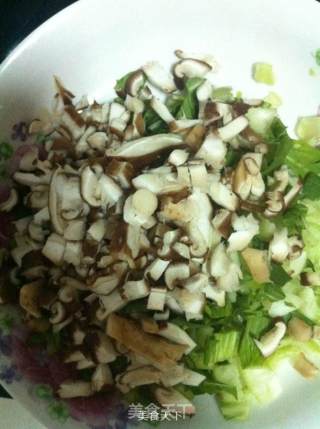 素馅青菜香菇包子--简单制作版的做法步骤：2