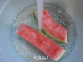 西瓜皮拌青瓜的做法步骤：4