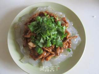 香菜肉丝拌拉皮的做法步骤：12