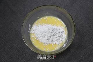 原味戚风纸杯蛋糕（烤箱做纸杯蛋糕）的做法步骤：4