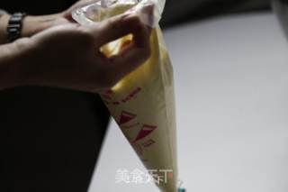 原味戚风纸杯蛋糕（烤箱做纸杯蛋糕）的做法步骤：10