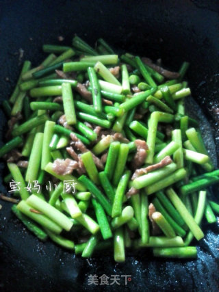 蒜苔炒肉的做法步骤：9
