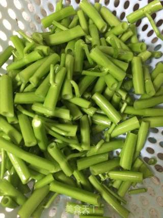 辣椒番茄炒空菜梗的做法步骤：2