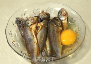 香酥小黄鱼 / 小黄鱼紫菜面  宝宝爱吃的面~的做法步骤：3