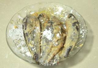 香酥小黄鱼 / 小黄鱼紫菜面  宝宝爱吃的面~的做法步骤：4