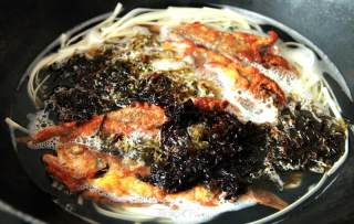 香酥小黄鱼 / 小黄鱼紫菜面  宝宝爱吃的面~的做法步骤：7