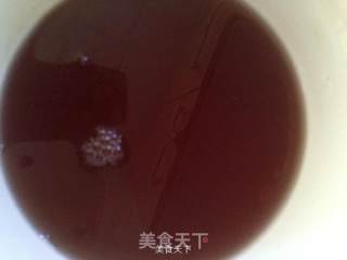 红酒鸡翅的做法步骤：2