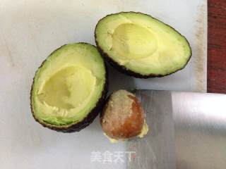 蛋黄牛油果的做法步骤：1