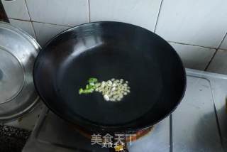 腊肠炒鲜笋的做法步骤：5