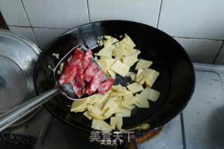 腊肠炒鲜笋的做法步骤：7