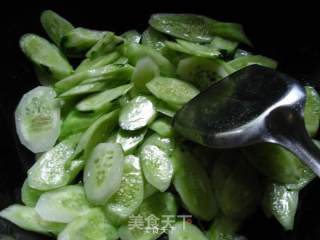 紫苏黄瓜烧黄鳝的做法步骤：2