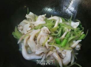 鸟贝炒笋丝的做法步骤：4