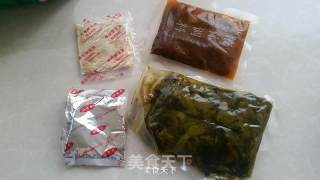 酸汤肥牛煲的做法步骤：3