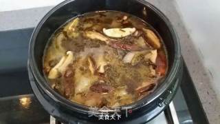 酸汤肥牛煲的做法步骤：8