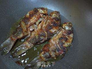 香酥豆豉鲫鱼的做法步骤：5