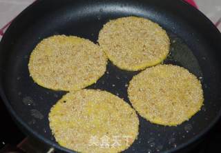 奶香芝麻南瓜饼的做法步骤：9