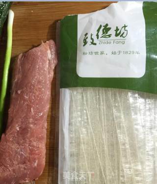 【里脊肉拌粉皮】--夏日小凉菜的做法步骤：1