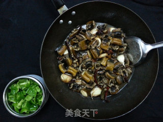 立夏鳝鱼赛人参--详解入口滑嫩清香的蒜焖鳝鱼的做法步骤：16