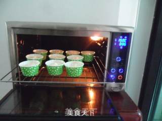 奶油霜杯子蛋糕的做法步骤：12