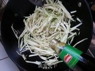 茄条炒青尖椒的做法步骤：5