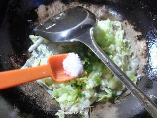 香葱圆白菜炒粉条的做法步骤：7