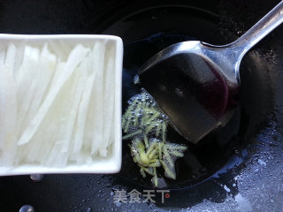 四月不减肥五月徒伤悲-快速瘦脂达人银丝鲫鱼汤的做法步骤：3