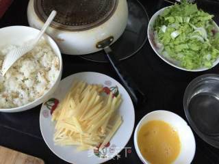 空心菜土豆蛋炒饭的做法步骤：2