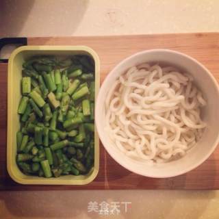 培根芦笋乌冬面的做法步骤：2