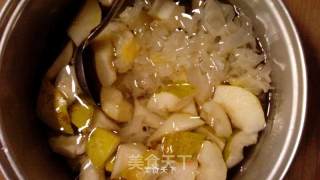 梨子西米银耳羹的做法步骤：2