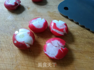 橄榄油拌樱桃小萝卜的做法步骤：2
