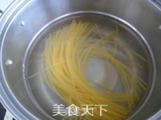 虾仁意大利面的做法步骤：2