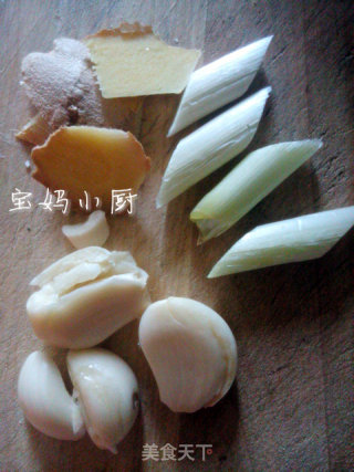 秘汁菠菜 —附宝妈凉拌油的做法的做法步骤：1