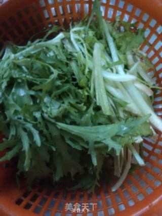 绿丝黄金豆~酸甜花生拌苦苣的做法步骤：2