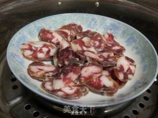 芦蒿炒香肠的做法步骤：1