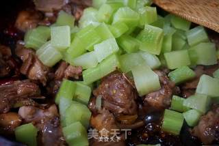 干果青笋兔肉的做法步骤：9