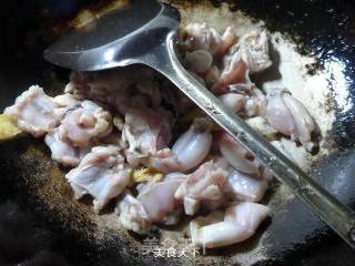 鲜素鸡烧牛蛙的做法步骤：7