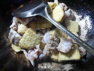 鲜素鸡烧牛蛙的做法步骤：8