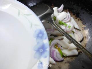 尖椒洋葱炒年糕的做法步骤：5