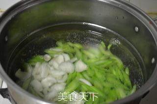 西芹百合的做法步骤：4
