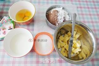 黑森林鲜花裸蛋糕的做法步骤：1