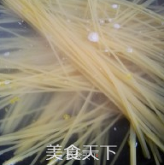 美味茄汁意面的做法步骤：2
