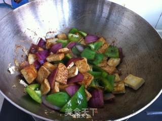 青椒圆葱烧豆腐的做法步骤：9