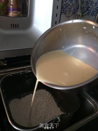 红糖莓干面包卷的做法步骤：8