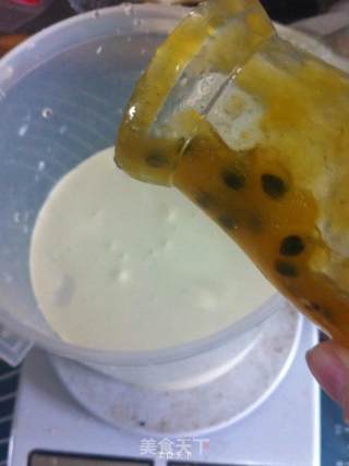 百香果酸奶冰激凌的做法步骤：4