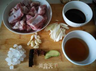 夏季开胃糖醋排骨的做法步骤：1