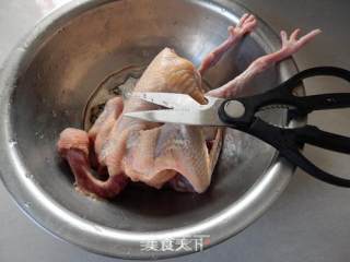 益母草鸽子汤的做法步骤：1